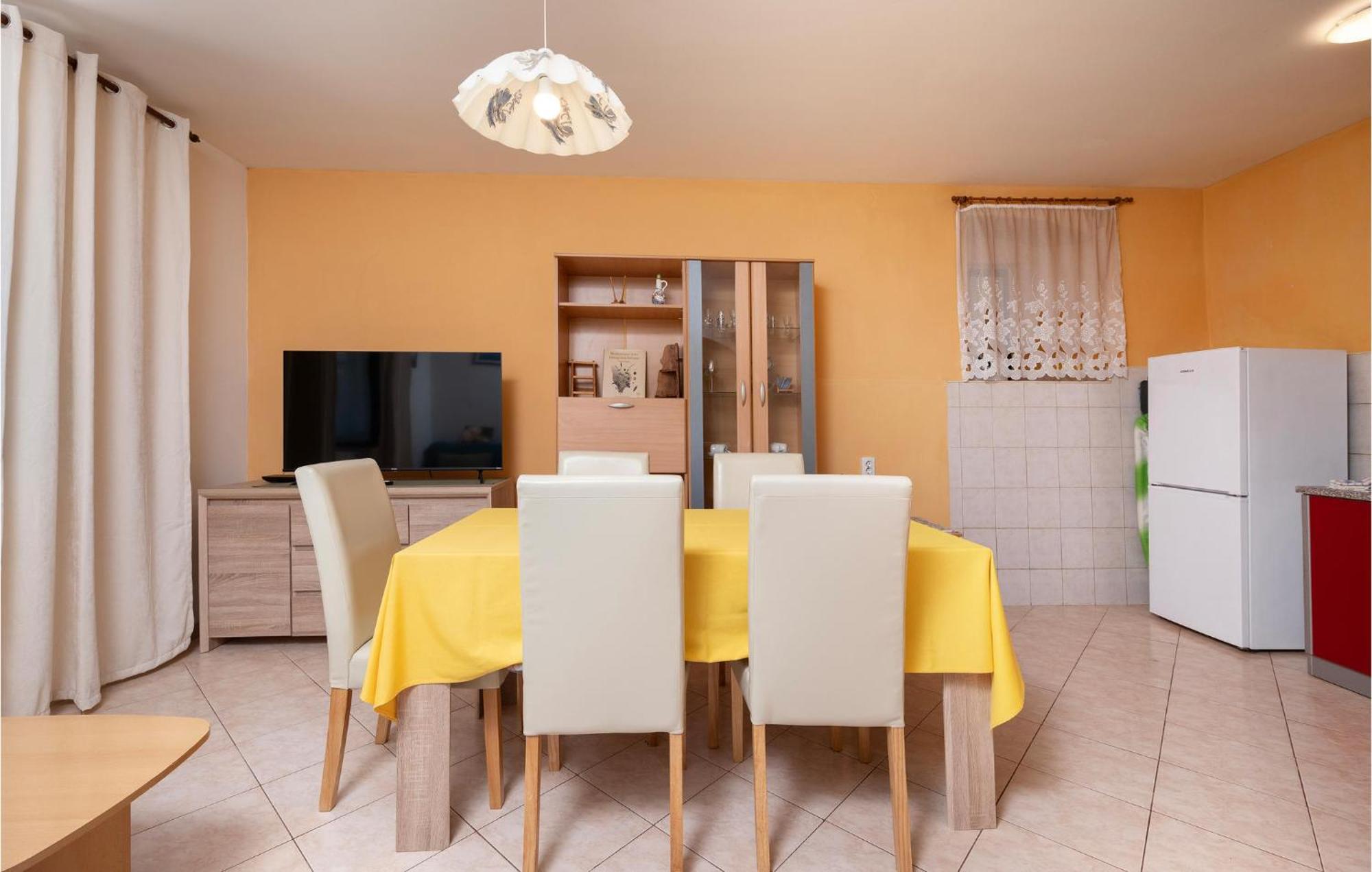 Cozy Apartment In Fazana With Kitchen Esterno foto